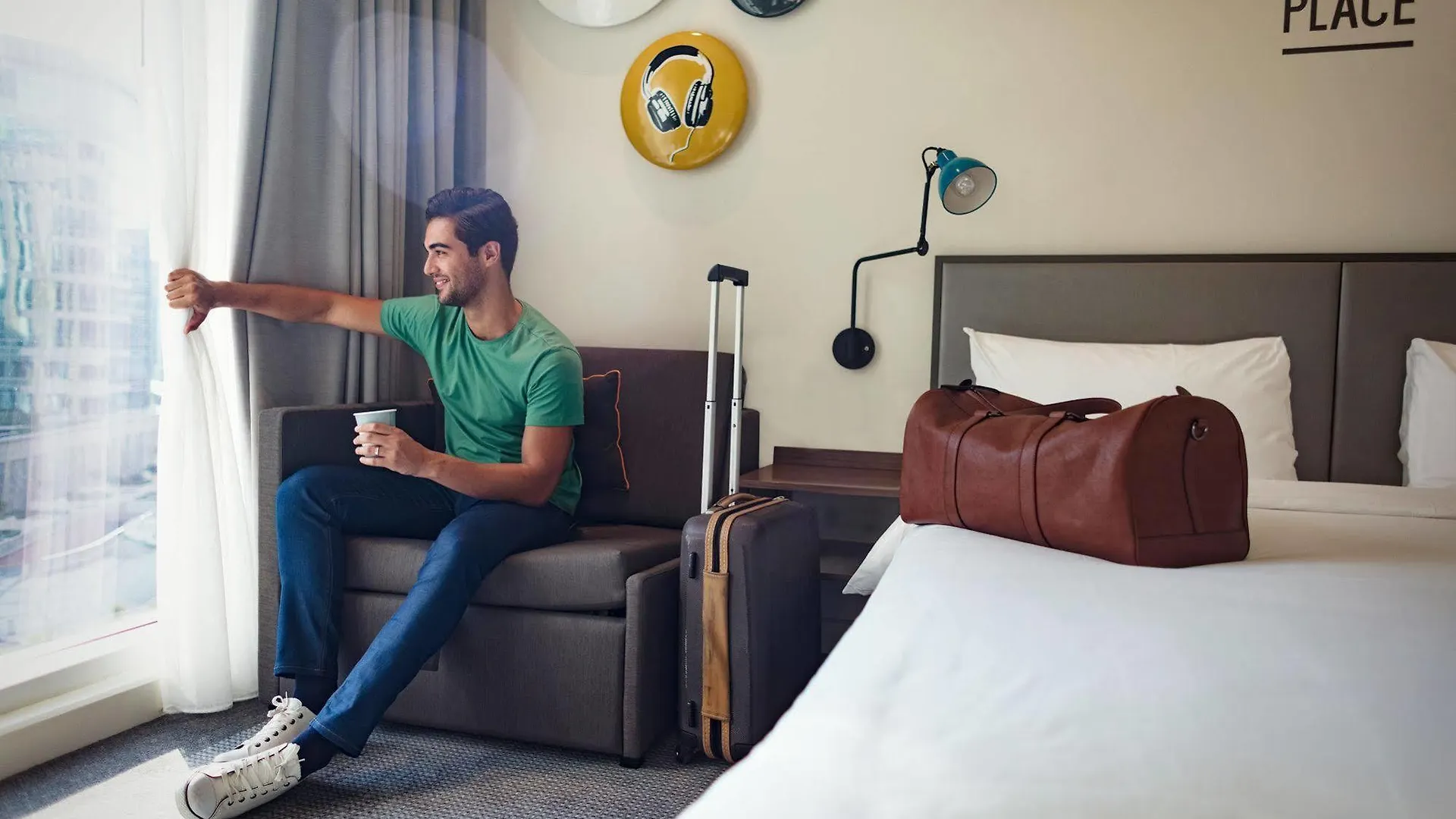 Rove Healthcare City Hotel Dubai 3*,
